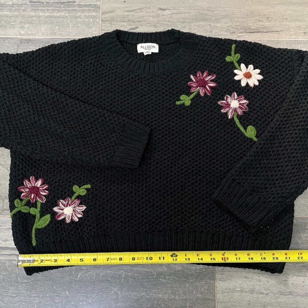 Allison New York Aiden Floral Embroidered Oversized Sweater Black Size Medium - Picture 3 of 8
